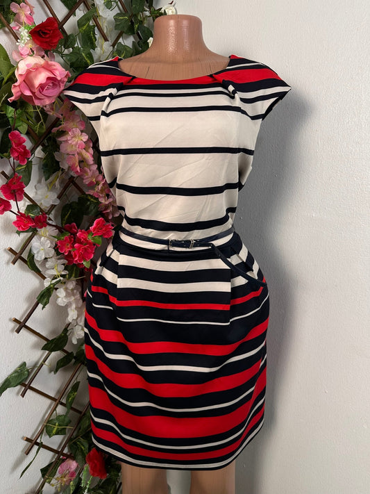 Robe élégante évasée avec de plie et railleur multicolore colle rond sans manche - Perluna Store - kinshasa