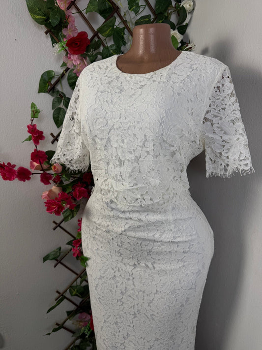 Robe en dentelle manche courte - Perluna Store - kinshasa