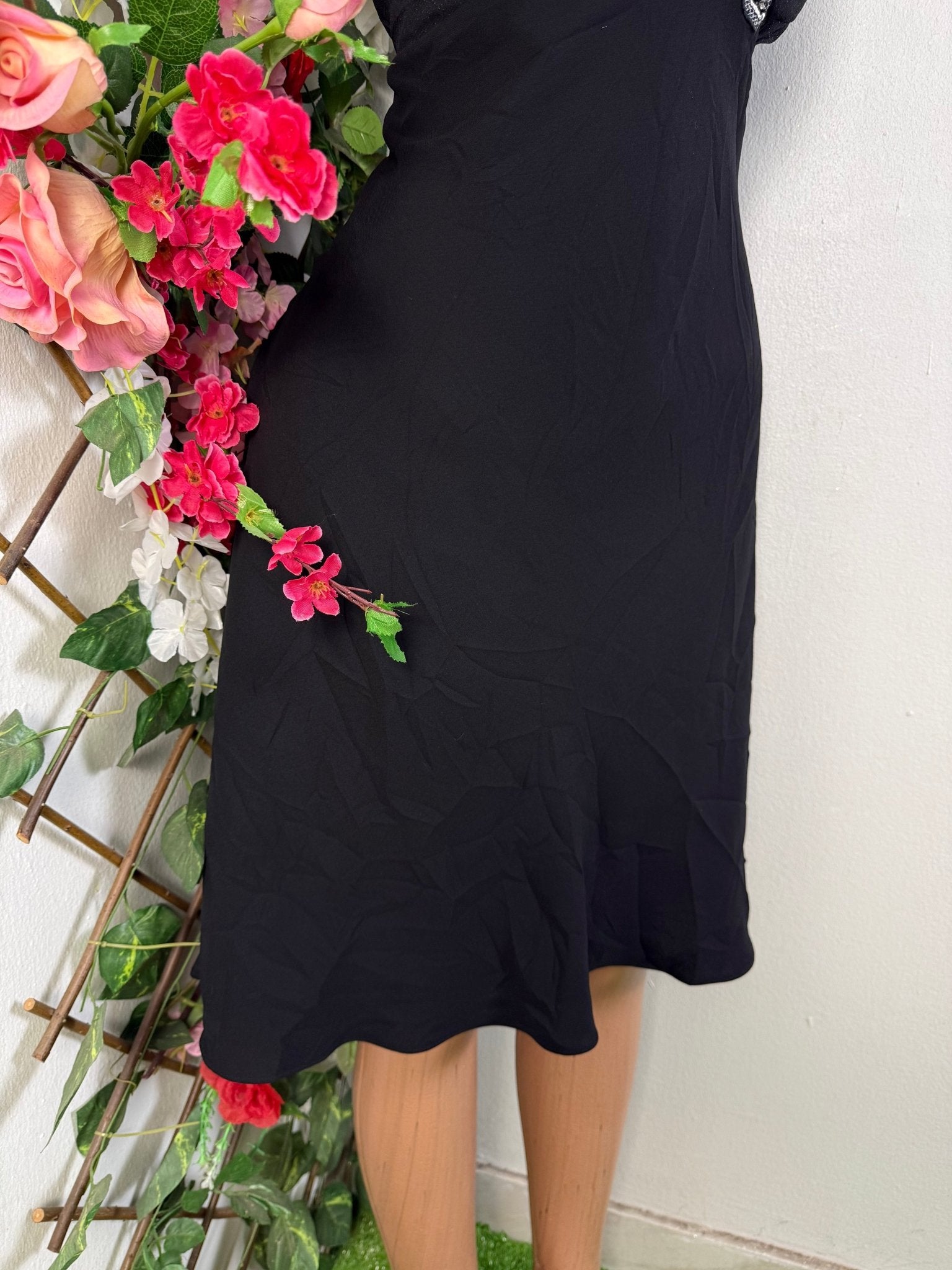 Robe évasé colle en V cintré  - Perluna Store - kinshasa