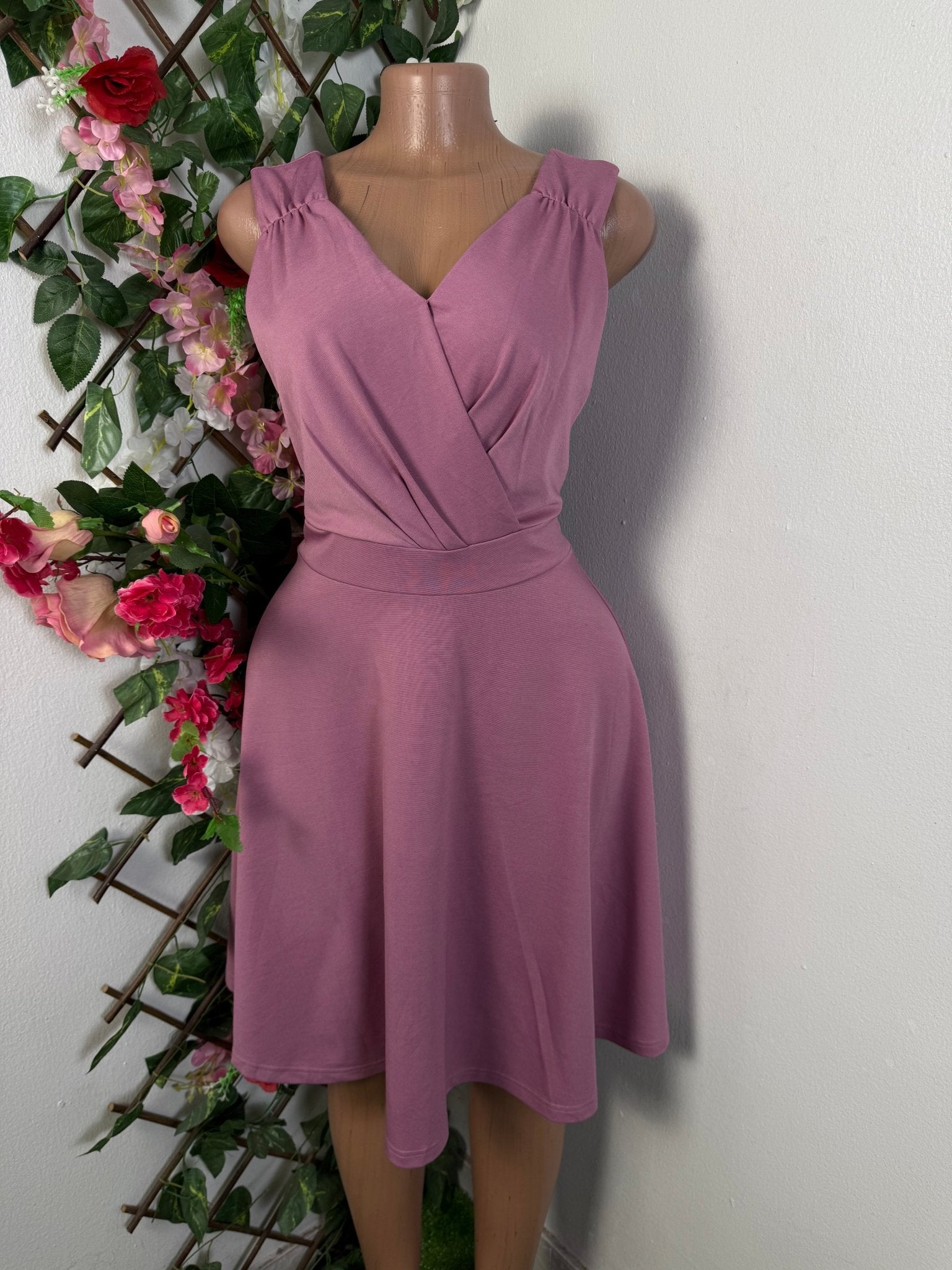 Robe évasé colle en V  - Perluna Store - kinshasa
