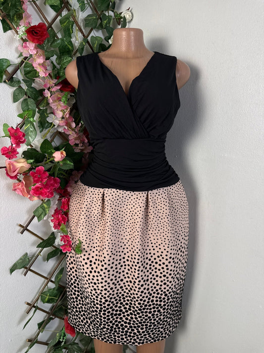 Robe évasé colle v sans manche - Perluna Store - kinshasa