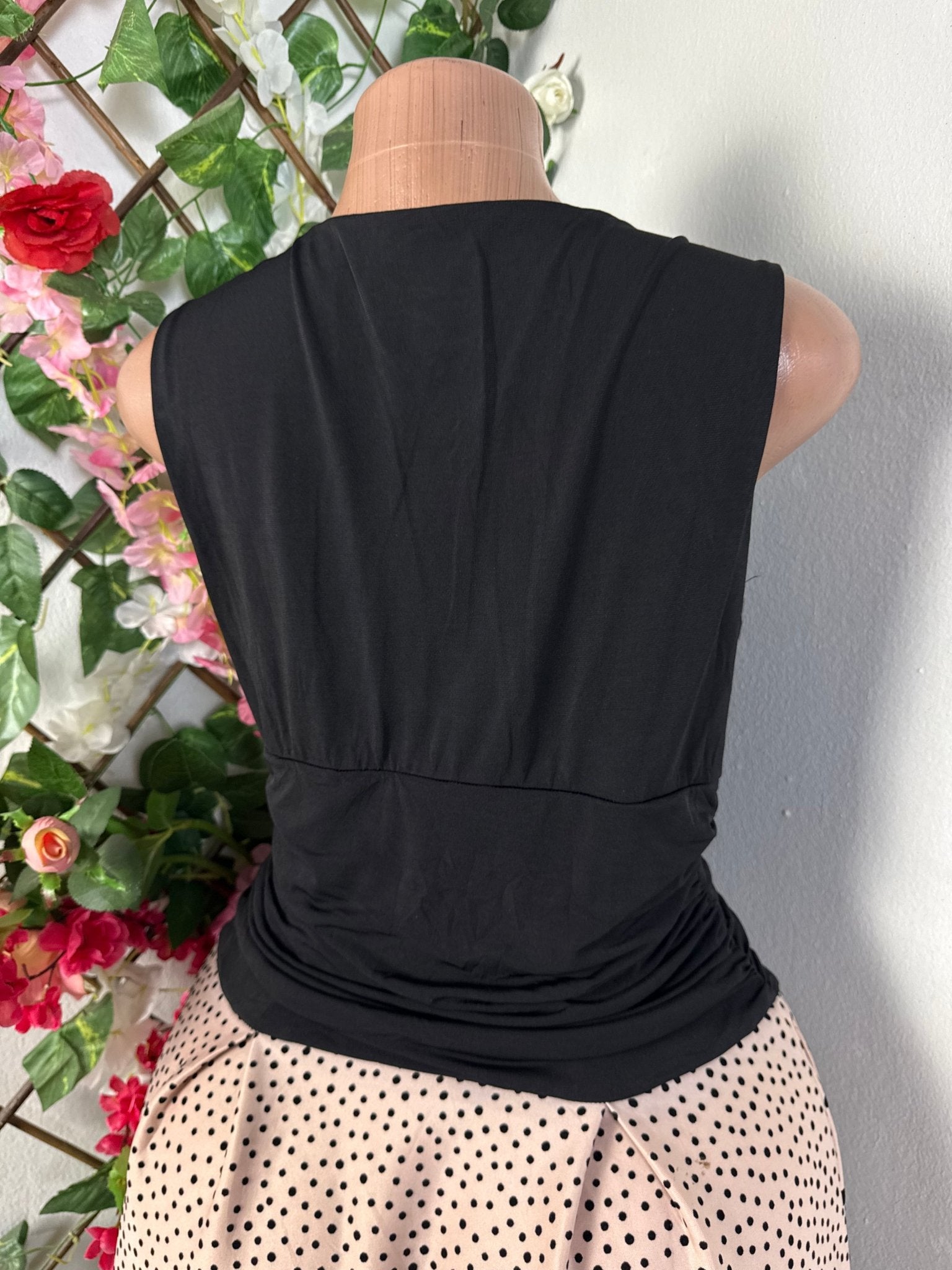 Robe évasé colle v sans manche - Perluna Store - kinshasa