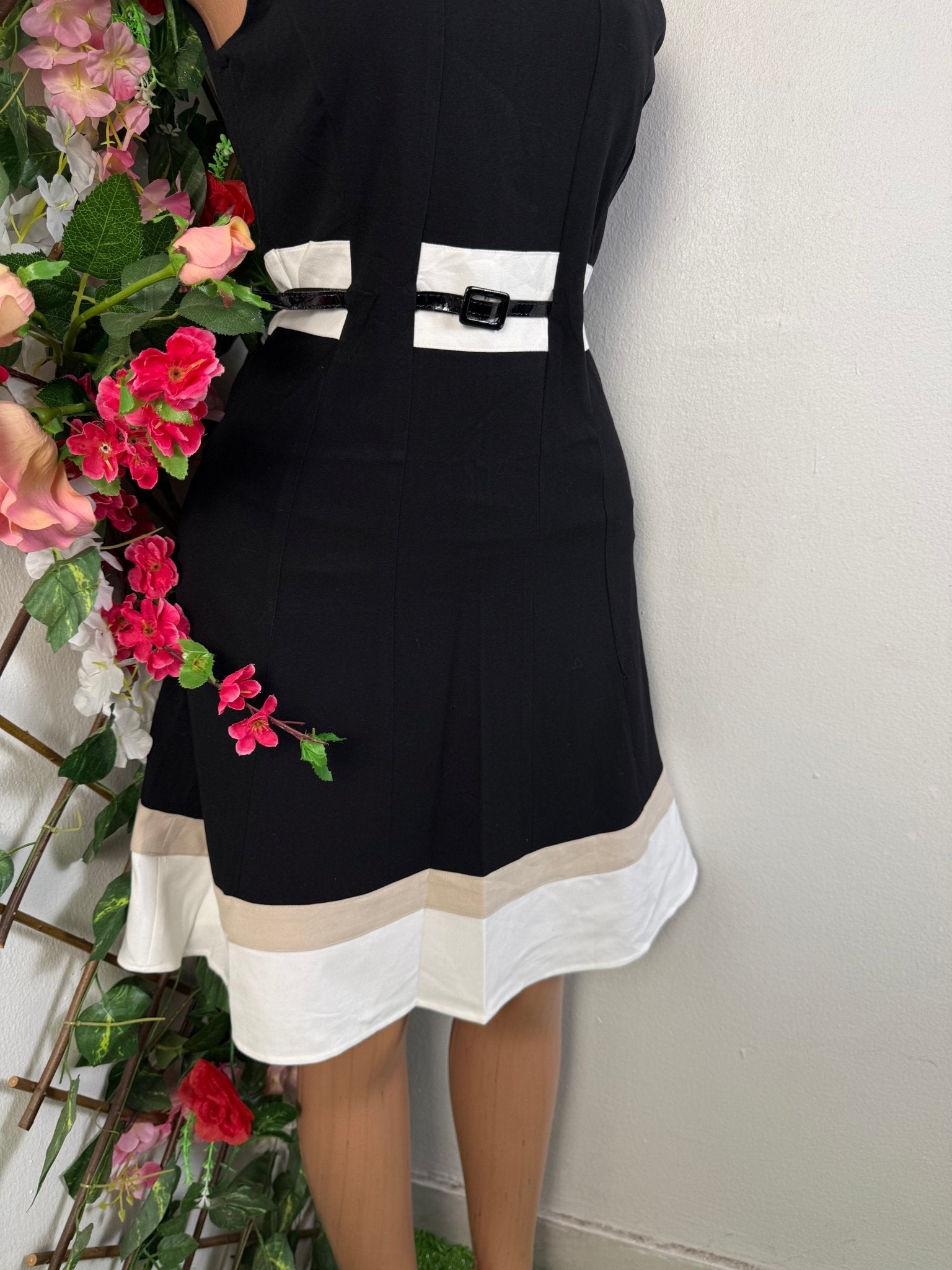 Robe évasée ceinturée sans manches - Perluna Store - kinshasa