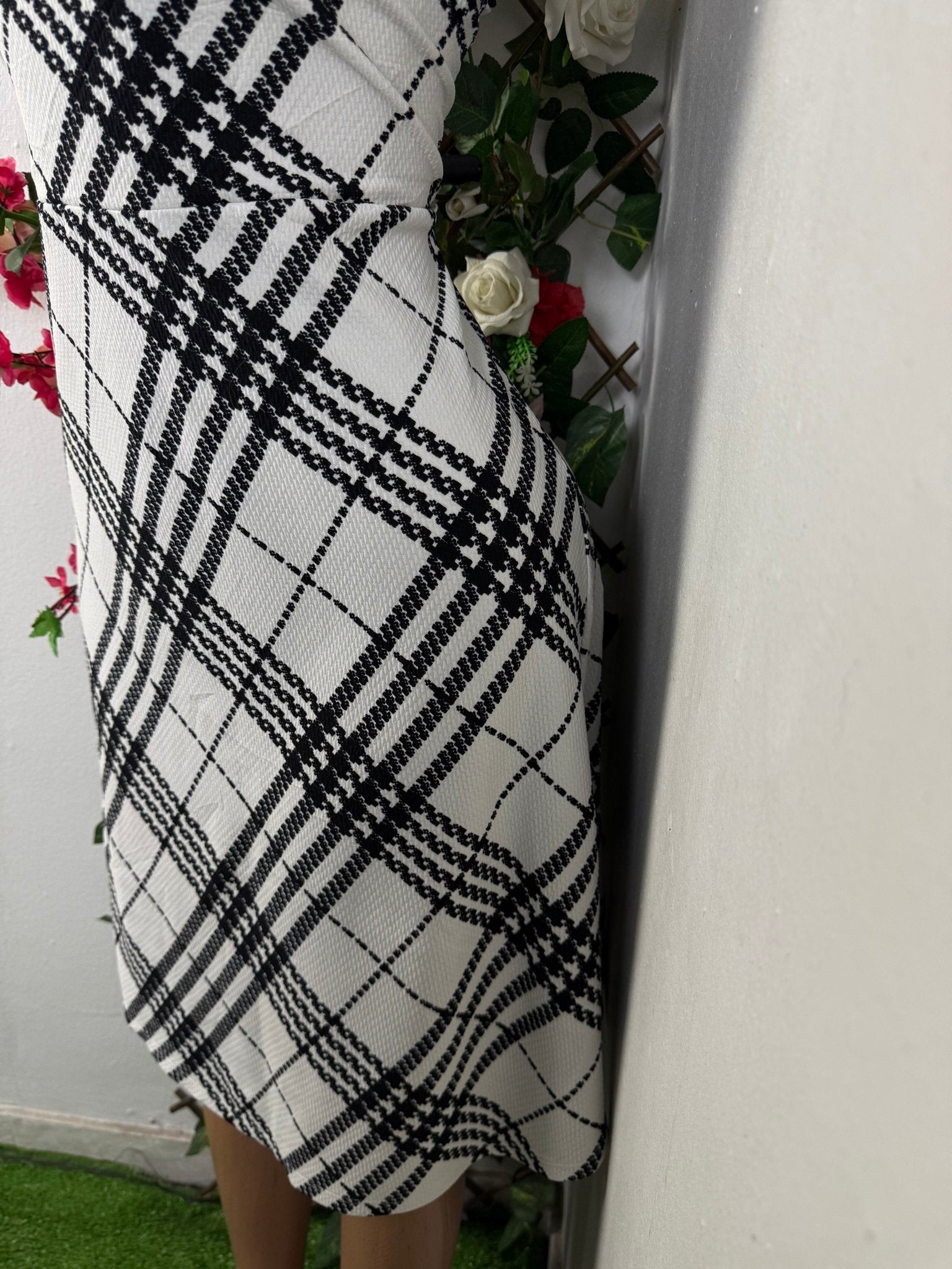 Robe évasée colle en V sans manche - Perluna Store - kinshasa