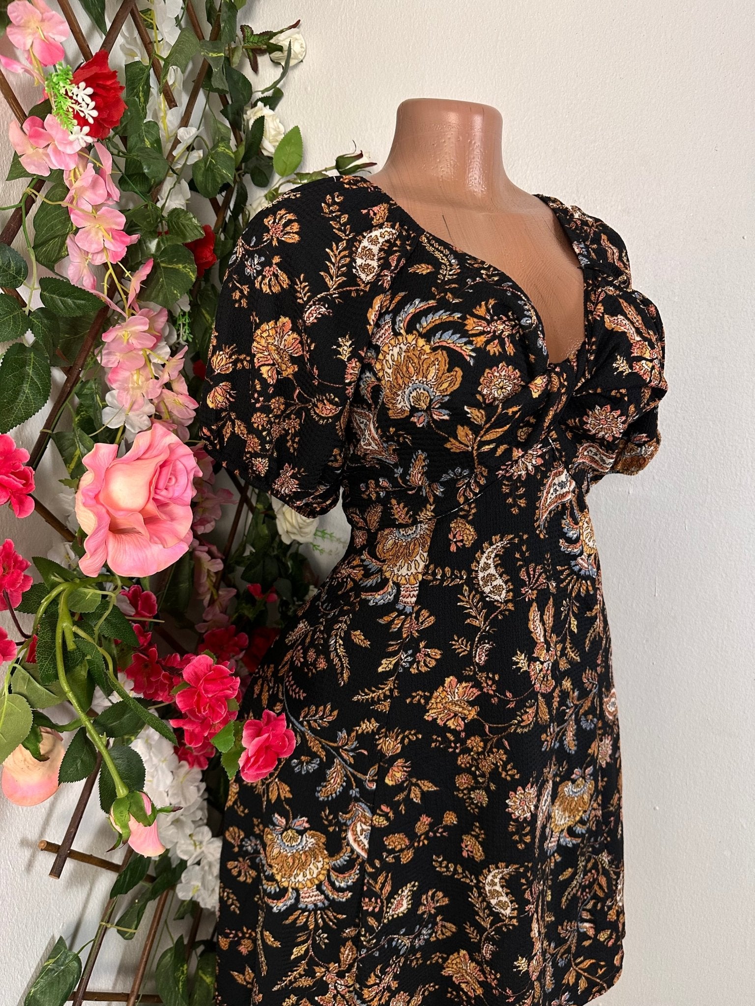Robe évasée courte décontracté manche courte colle en V - Perluna Store - kinshasa