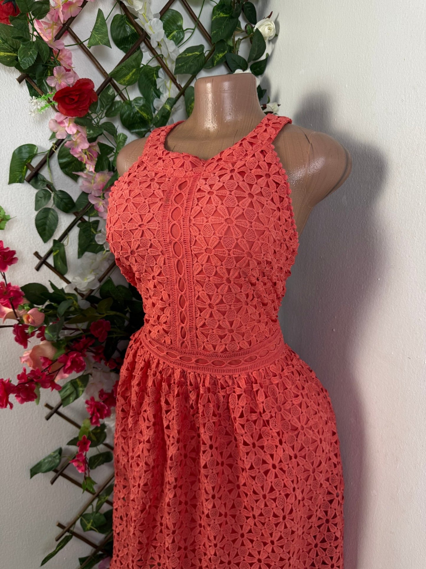 Robe évasée en dentelle sans manche - Perluna Store - kinshasa