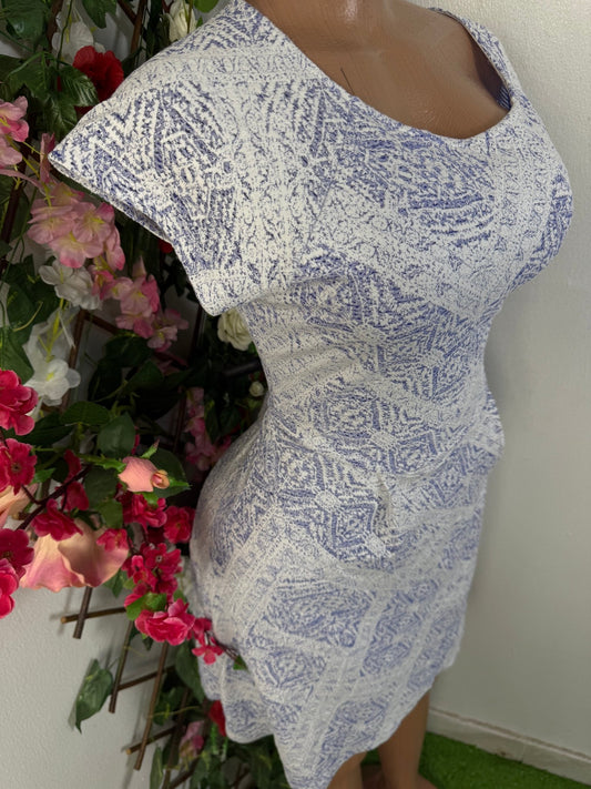 Robe évasée manche courte colle rond - Perluna Store - kinshasa