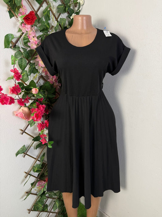 Robe évasée manche courte retroussé - Perluna Store - kinshasa