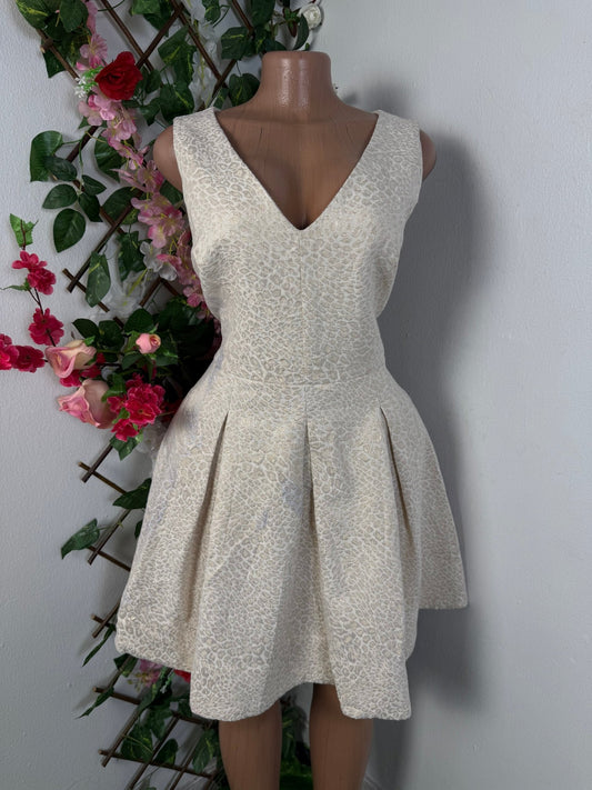 Robe évasée sans manche colle en v - Perluna Store - kinshasa