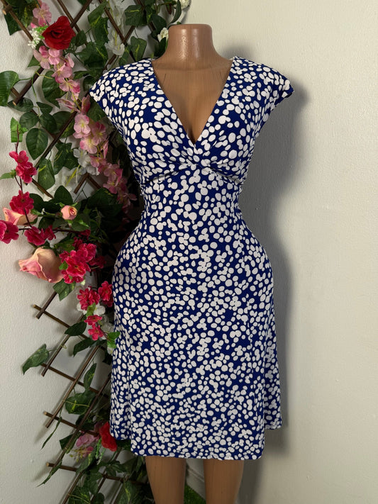 Robe évasée sans manche colle v - Perluna Store - kinshasa