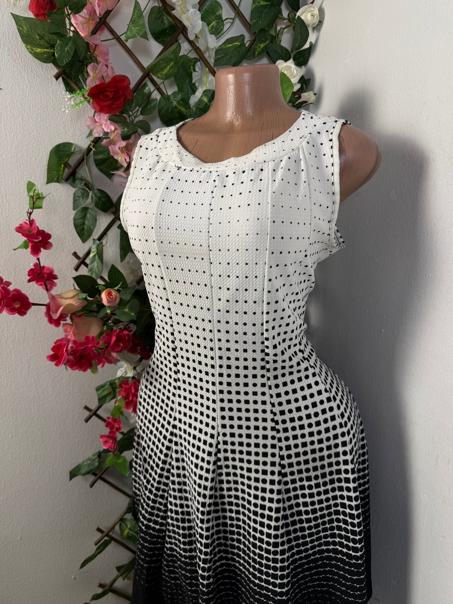 Robe évasée sans manche  - Perluna Store - kinshasa