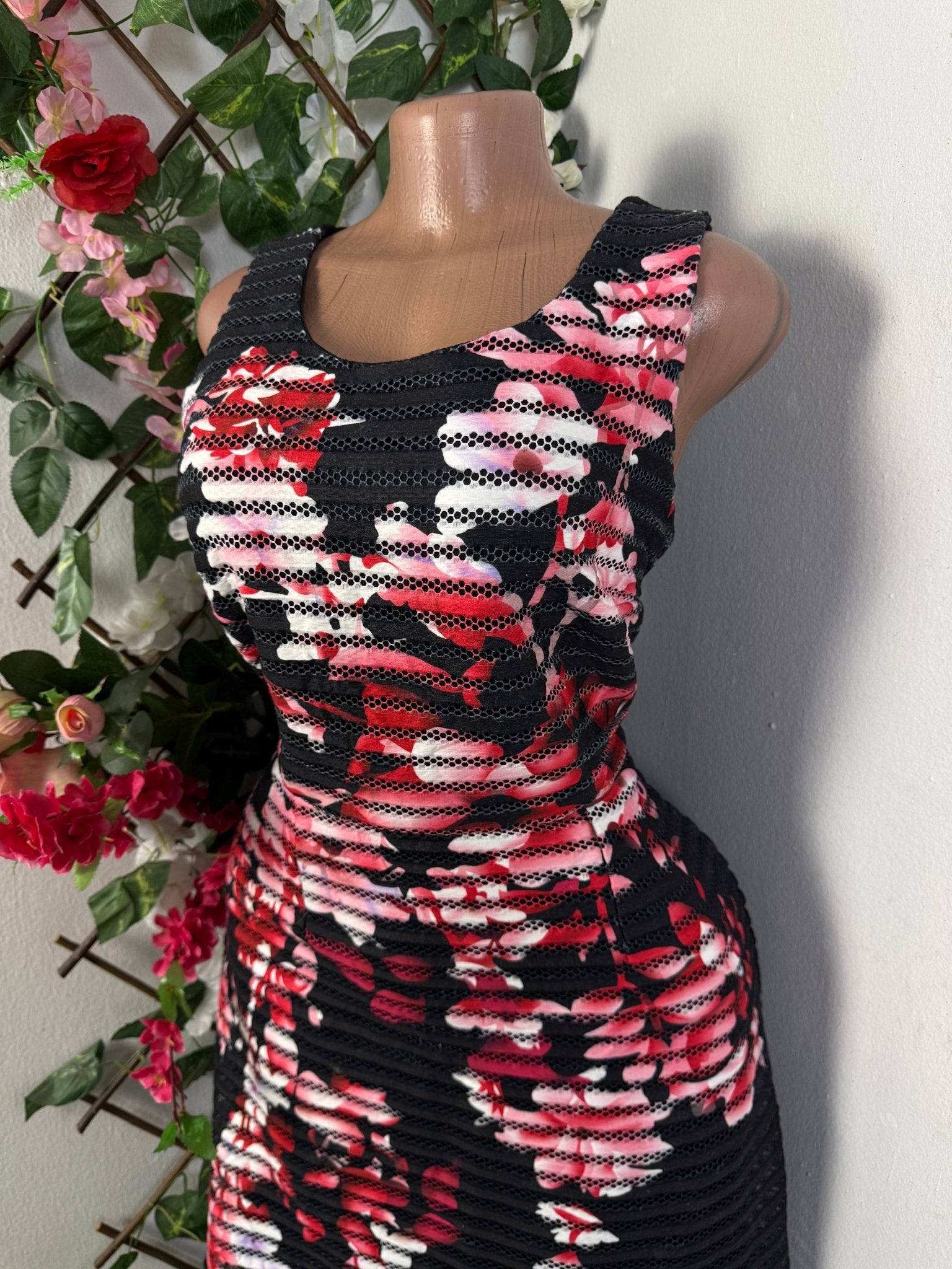 Robe évasée sans manche  - Perluna Store - kinshasa