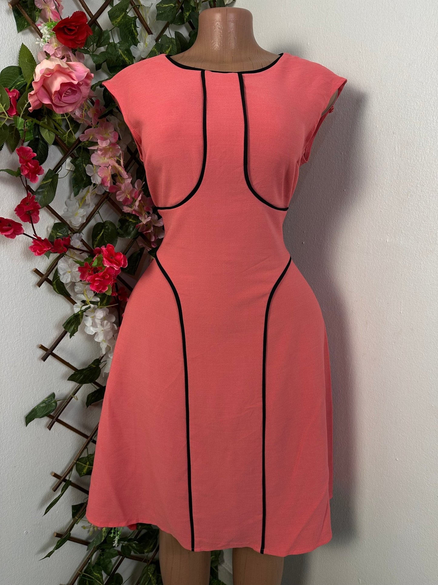 Robe évasée simple sans manche à colle rond - Perluna Store - kinshasa