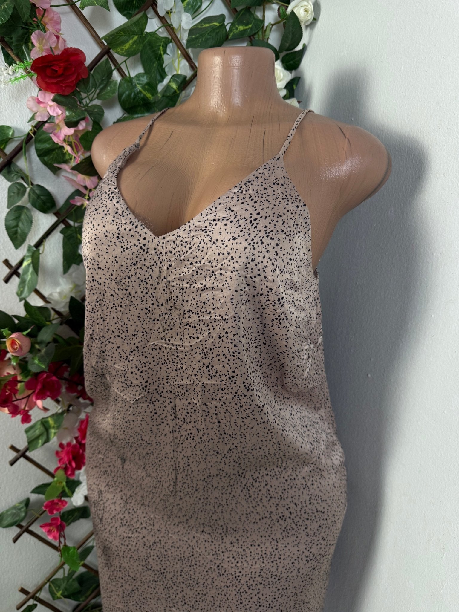Robe fluide à fine bretelles  - Perluna Store - kinshasa