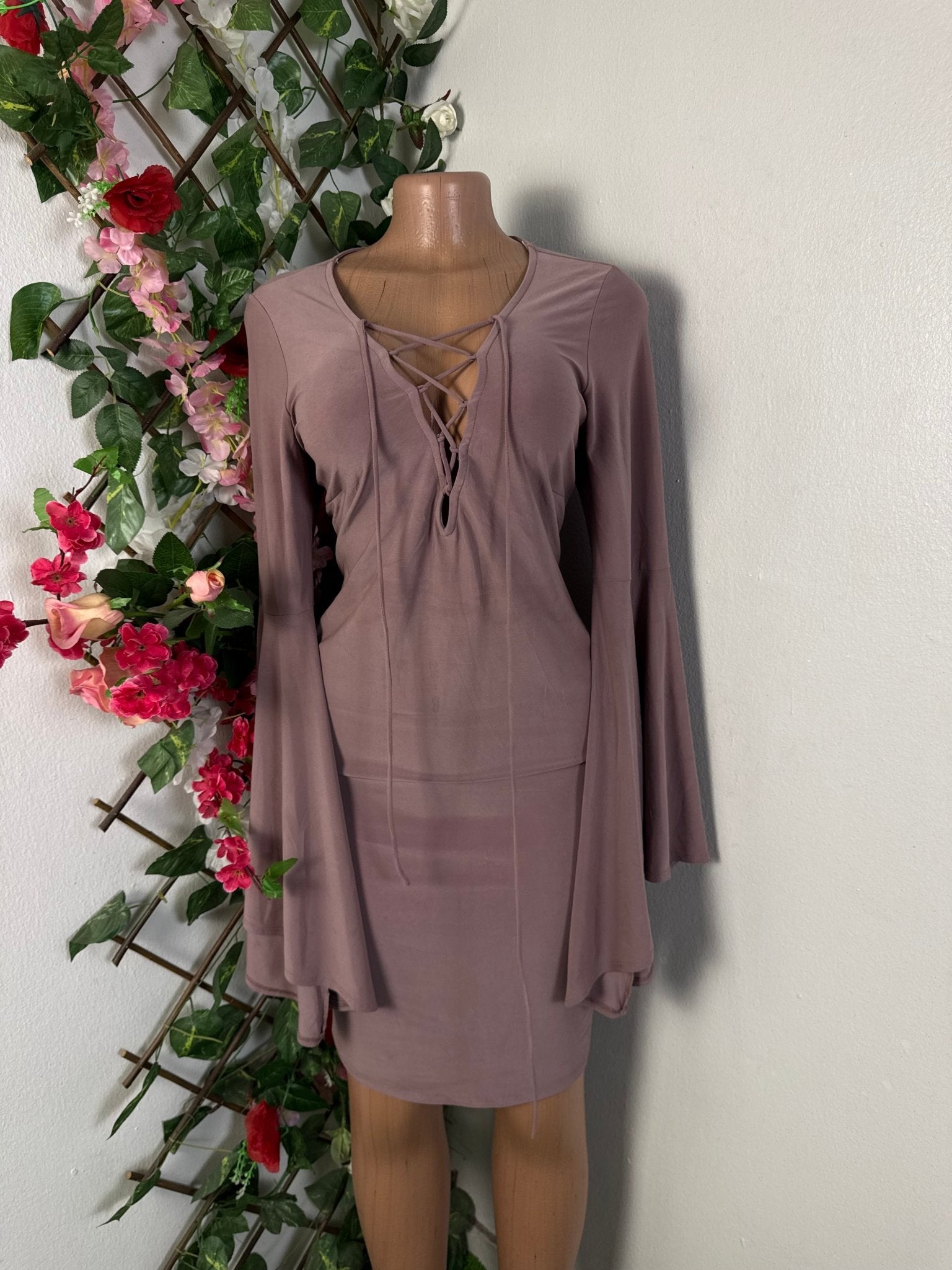 Robe long manche volant à lacet - Perluna Store - kinshasa