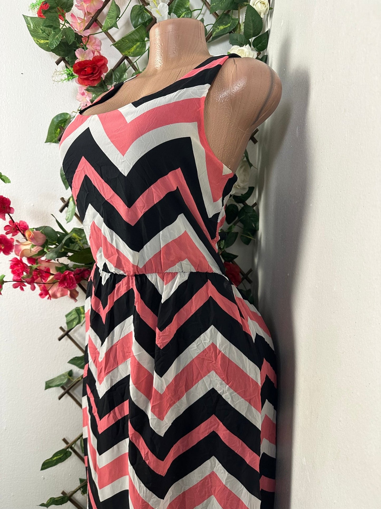 Robe longue à bretelle géométrique  -  M 10 - Perluna Store - kinshasa