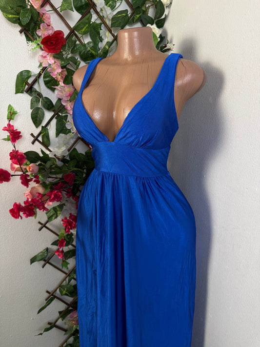 Robe longue a décolleté plongeant - Perluna Store - kinshasa