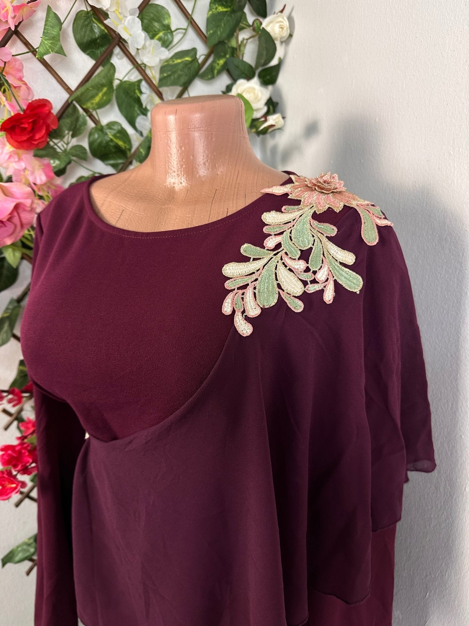 Robe longue avec broderie à fleure et manche longue - Perluna Store - kinshasa