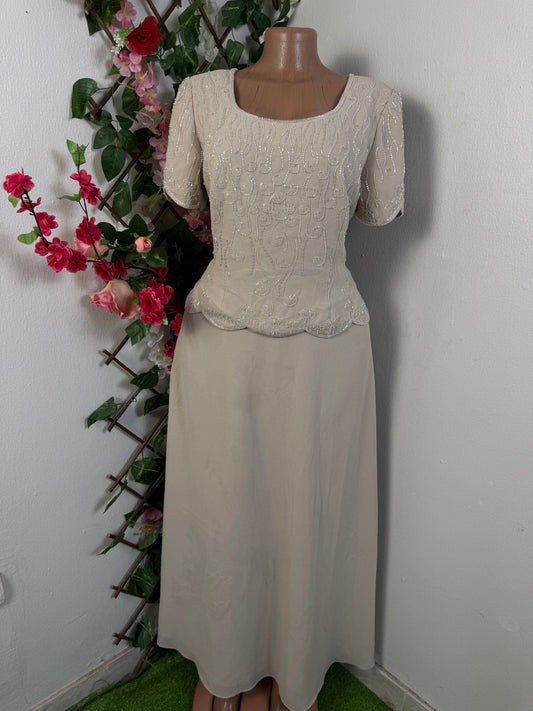 Robe Longue Beige en Dentelle et Tissu Fluide - Perluna Store - kinshasa