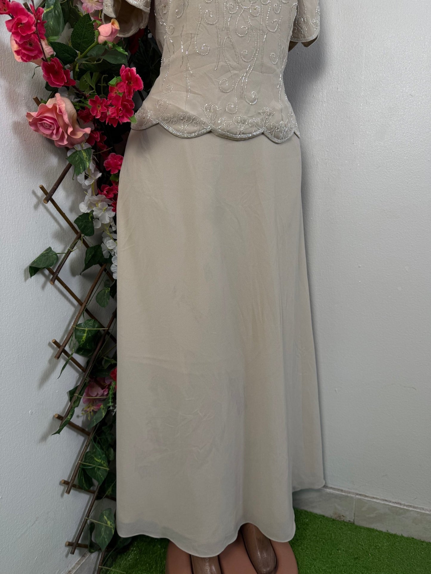 Robe Longue Beige en Dentelle et Tissu Fluide - Perluna Store - kinshasa