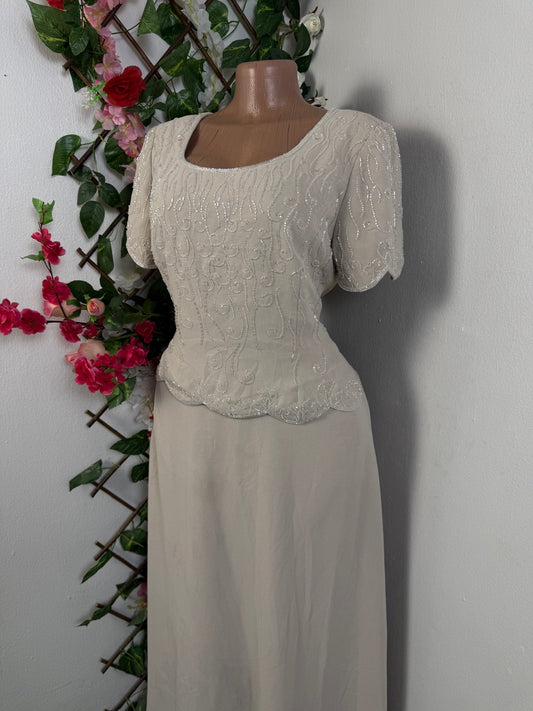 Robe Longue Beige en Dentelle et Tissu Fluide - Perluna Store - kinshasa