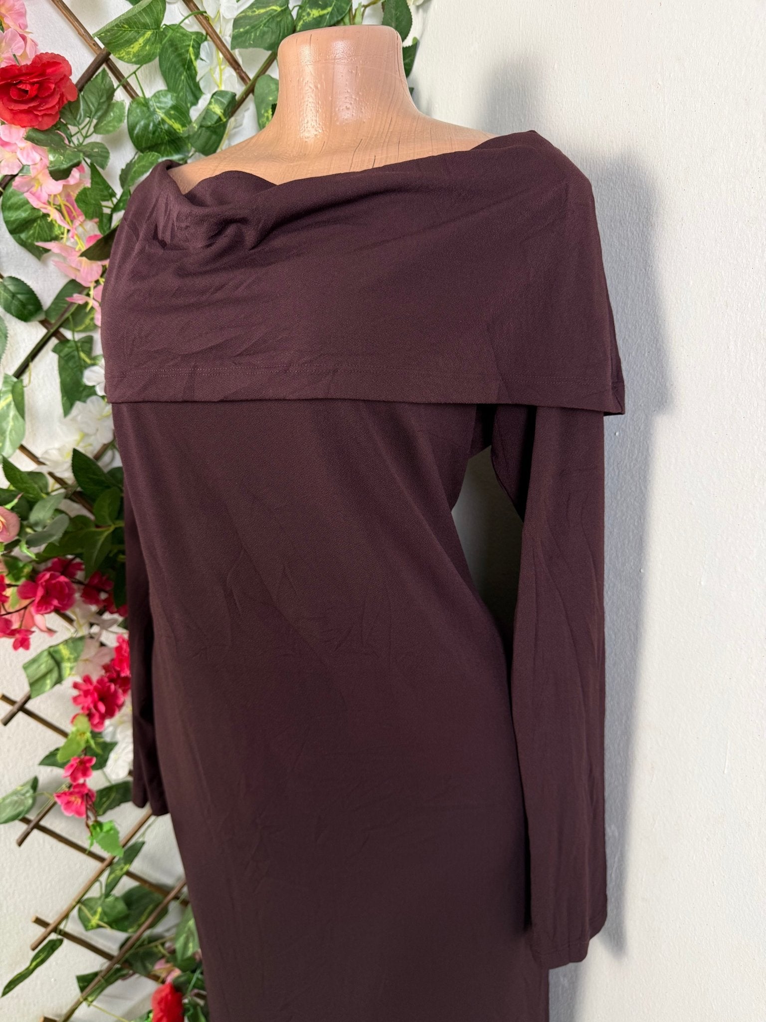 Robe longue décolleté bardeau  - Perluna Store - kinshasa