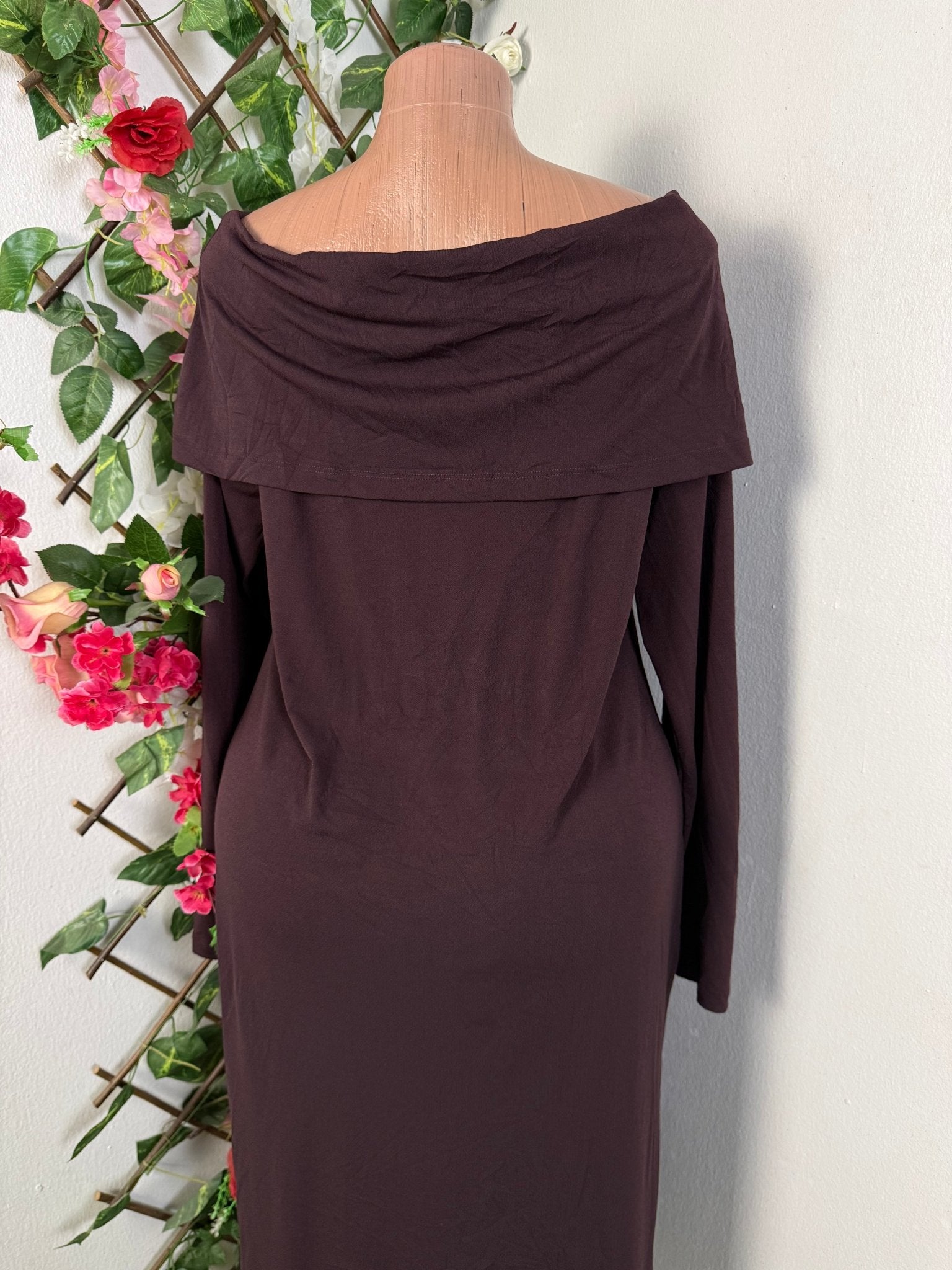 Robe longue décolleté bardeau  - Perluna Store - kinshasa