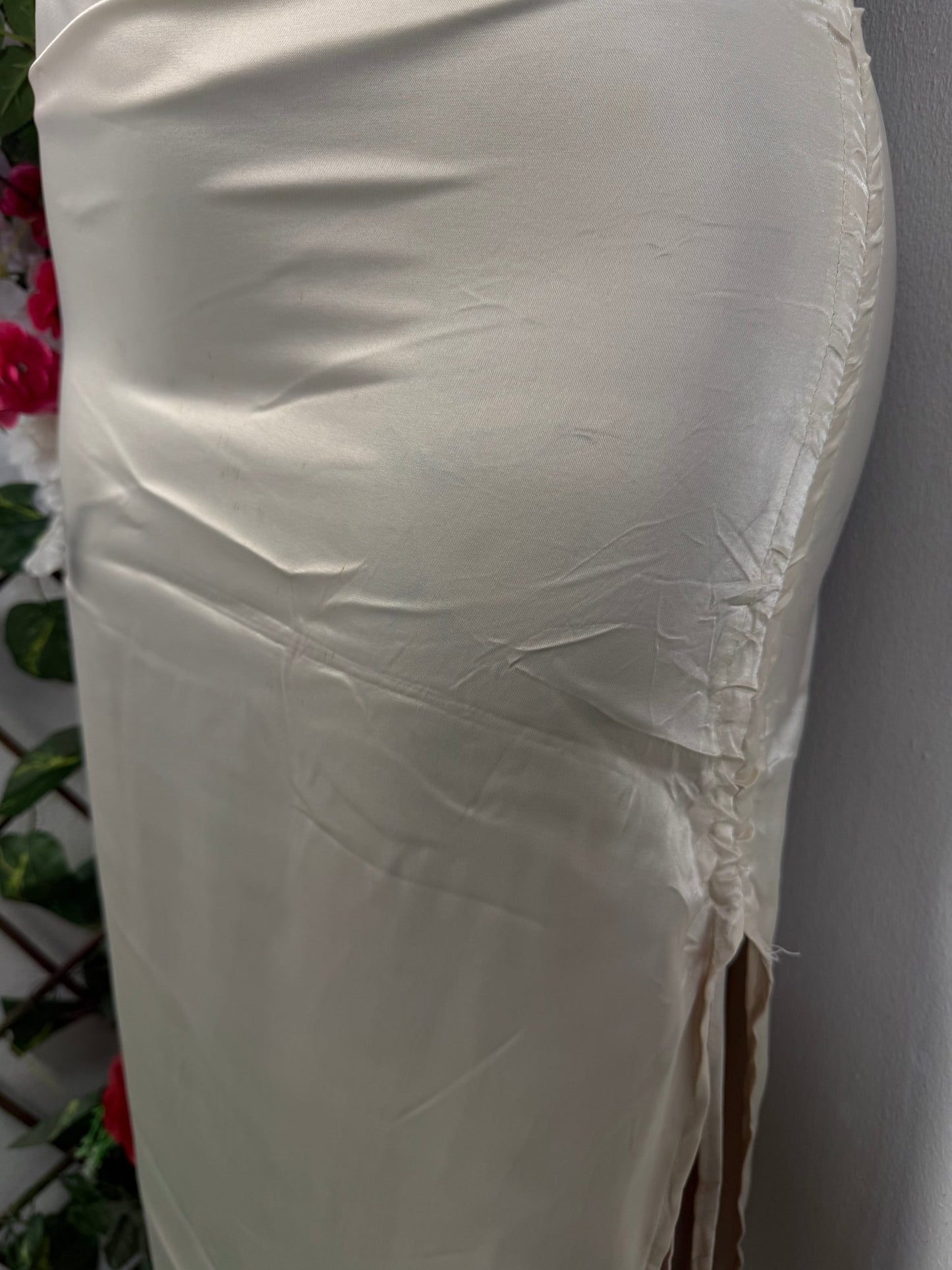 Robe longue en satin à fine bretelles - Perluna Store - kinshasa