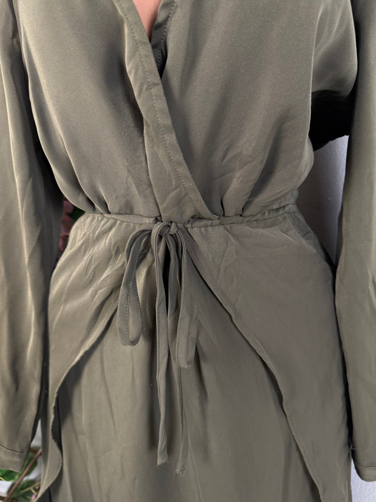Robe longue manche colle en V  - Perluna Store - kinshasa