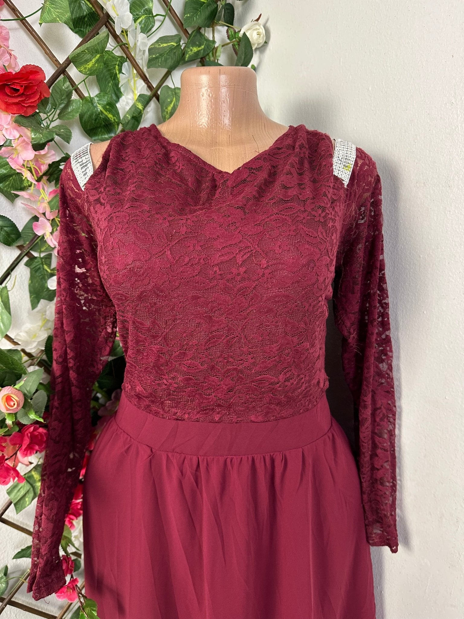 Robe longue top en dentelle long manche  - Perluna Store - kinshasa