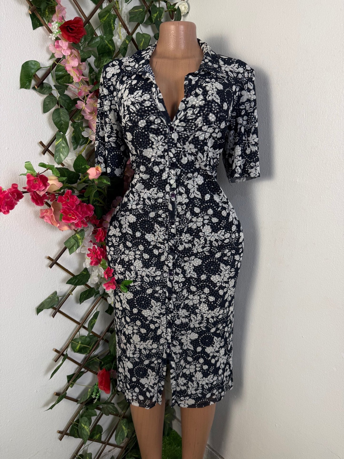Robe mi longue à bouton courte manche - Perluna Store - kinshasa