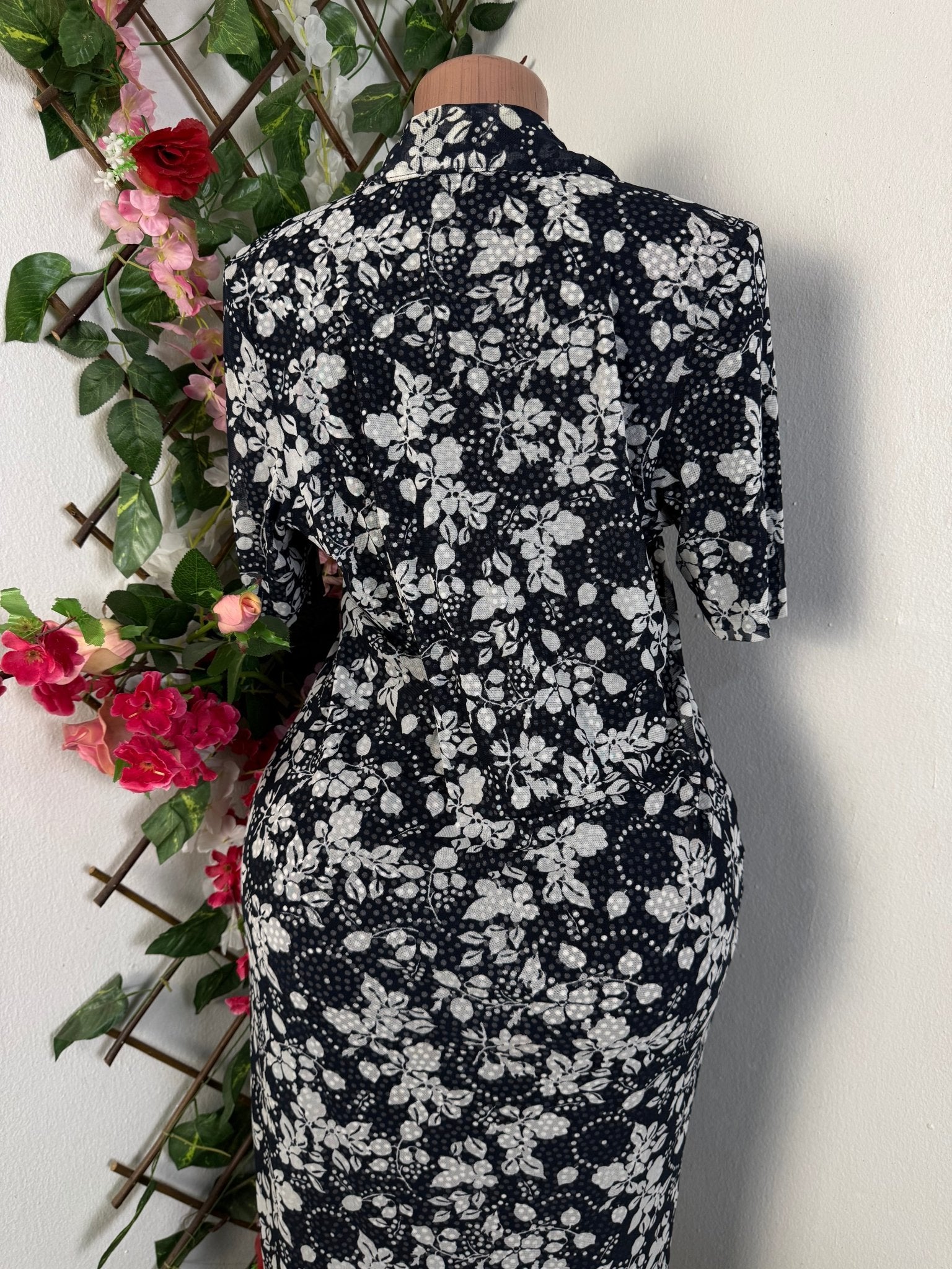 Robe mi longue à bouton courte manche - Perluna Store - kinshasa