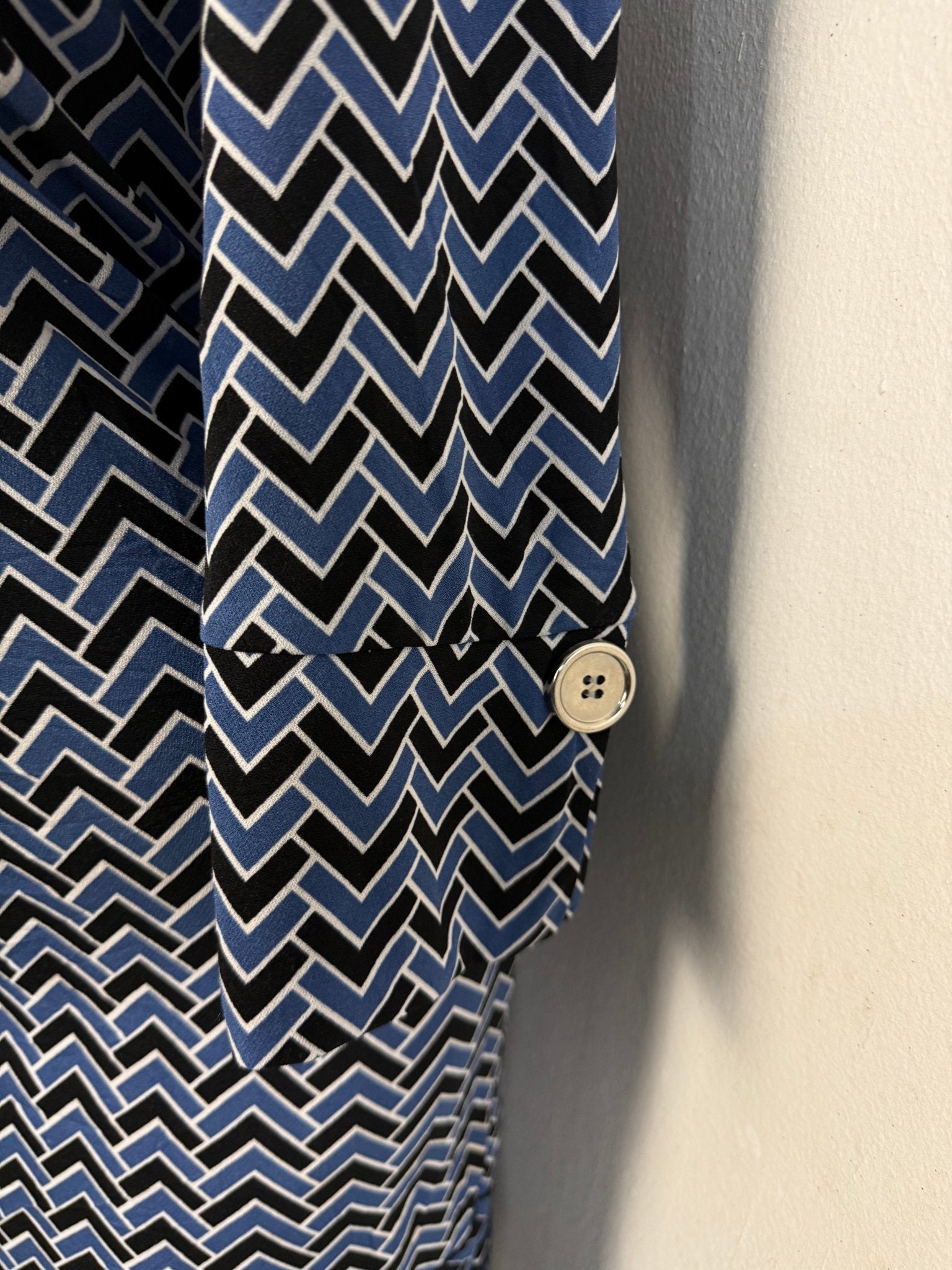 Robe mi longue à colle chemise - Perluna Store - kinshasa