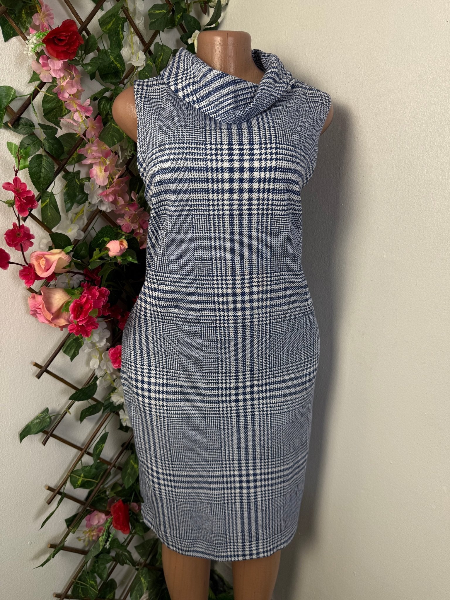 Robe mi longue a coup montant drapée - Perluna Store - kinshasa