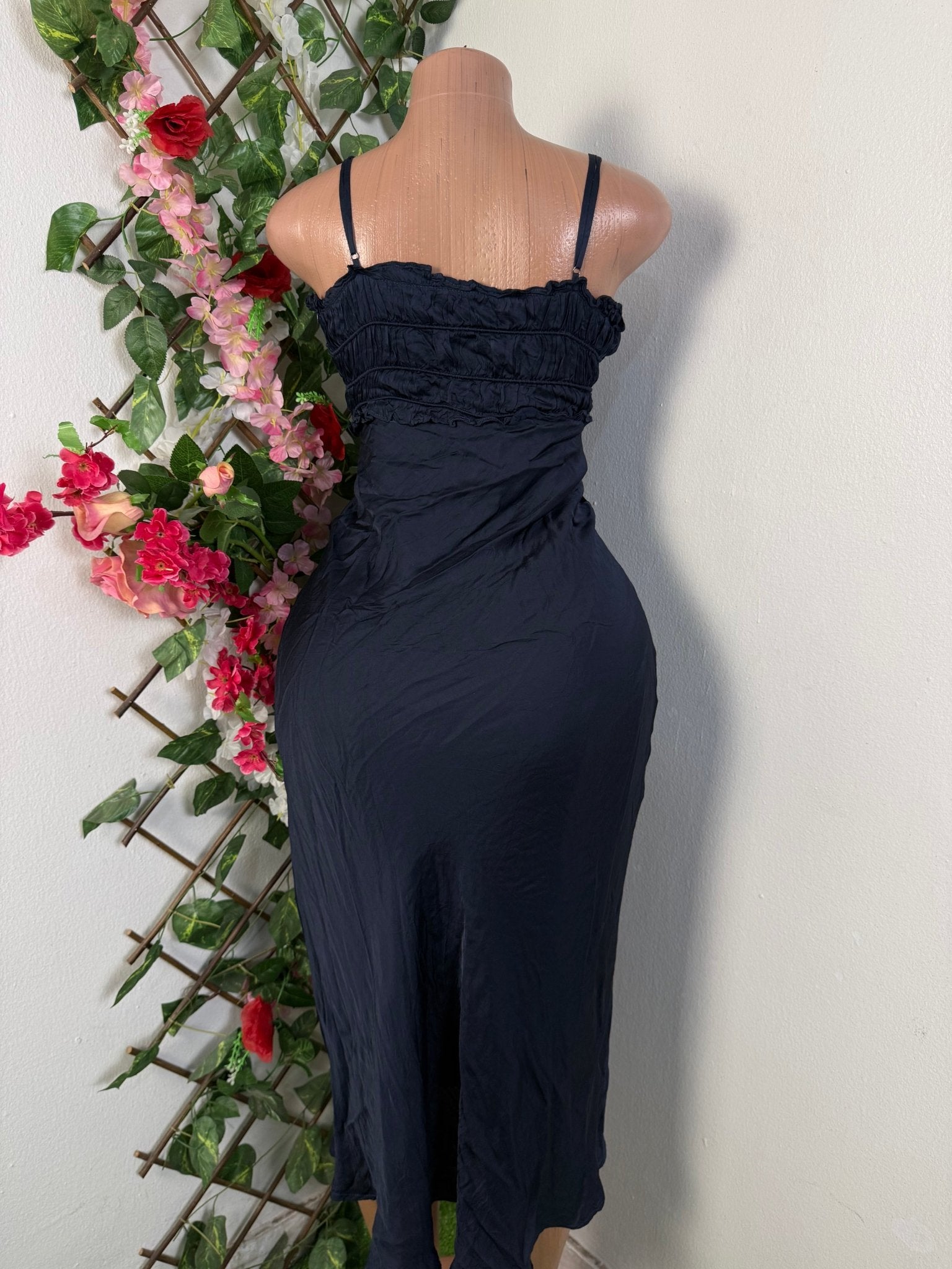 Robe mi longue à fine bretelle - Perluna Store - kinshasa