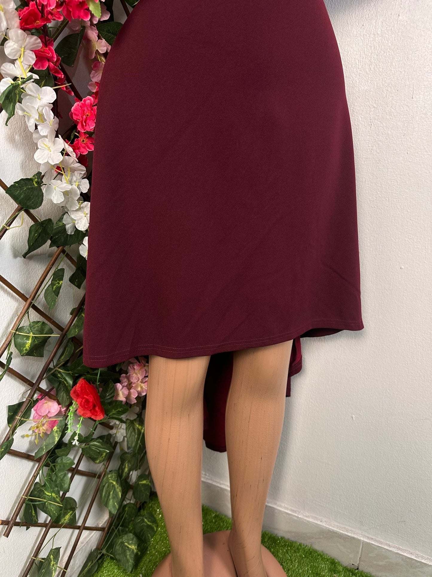 Robe mi longue a pente asymétrique décolleté en cœur et manche courte. - Perluna Store - kinshasa
