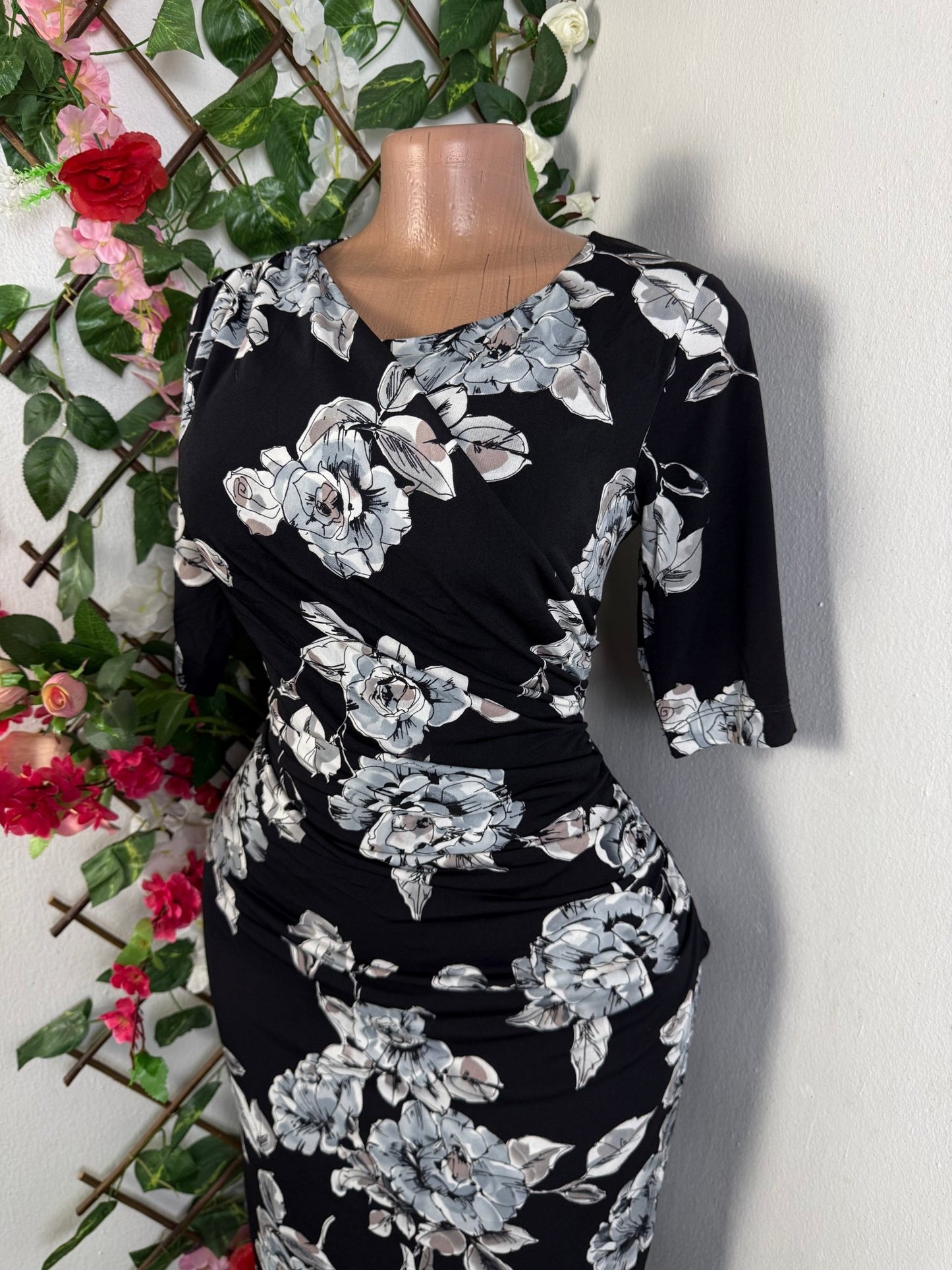 Robe mi longue cintrée manches courtes - Perluna Store - kinshasa