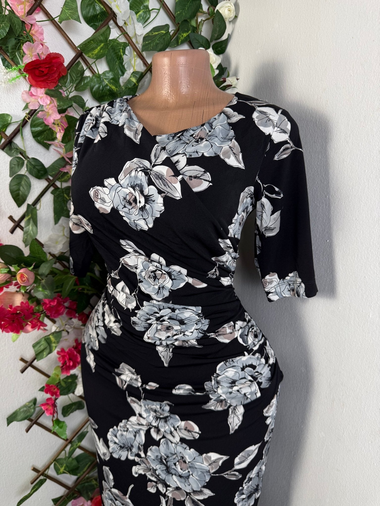 Robe mi longue cintrée manches courtes - Perluna Store - kinshasa