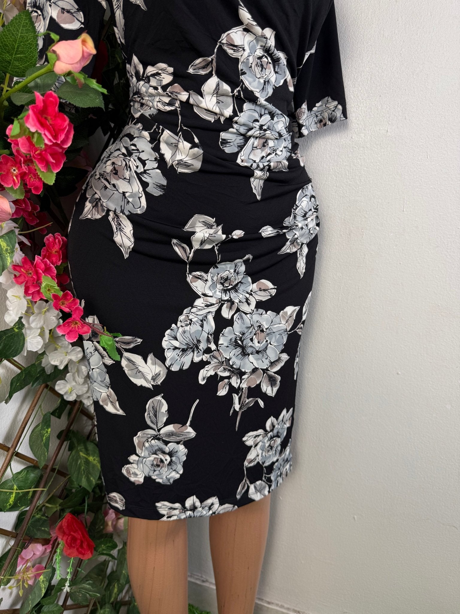 Robe mi longue cintrée manches courtes - Perluna Store - kinshasa
