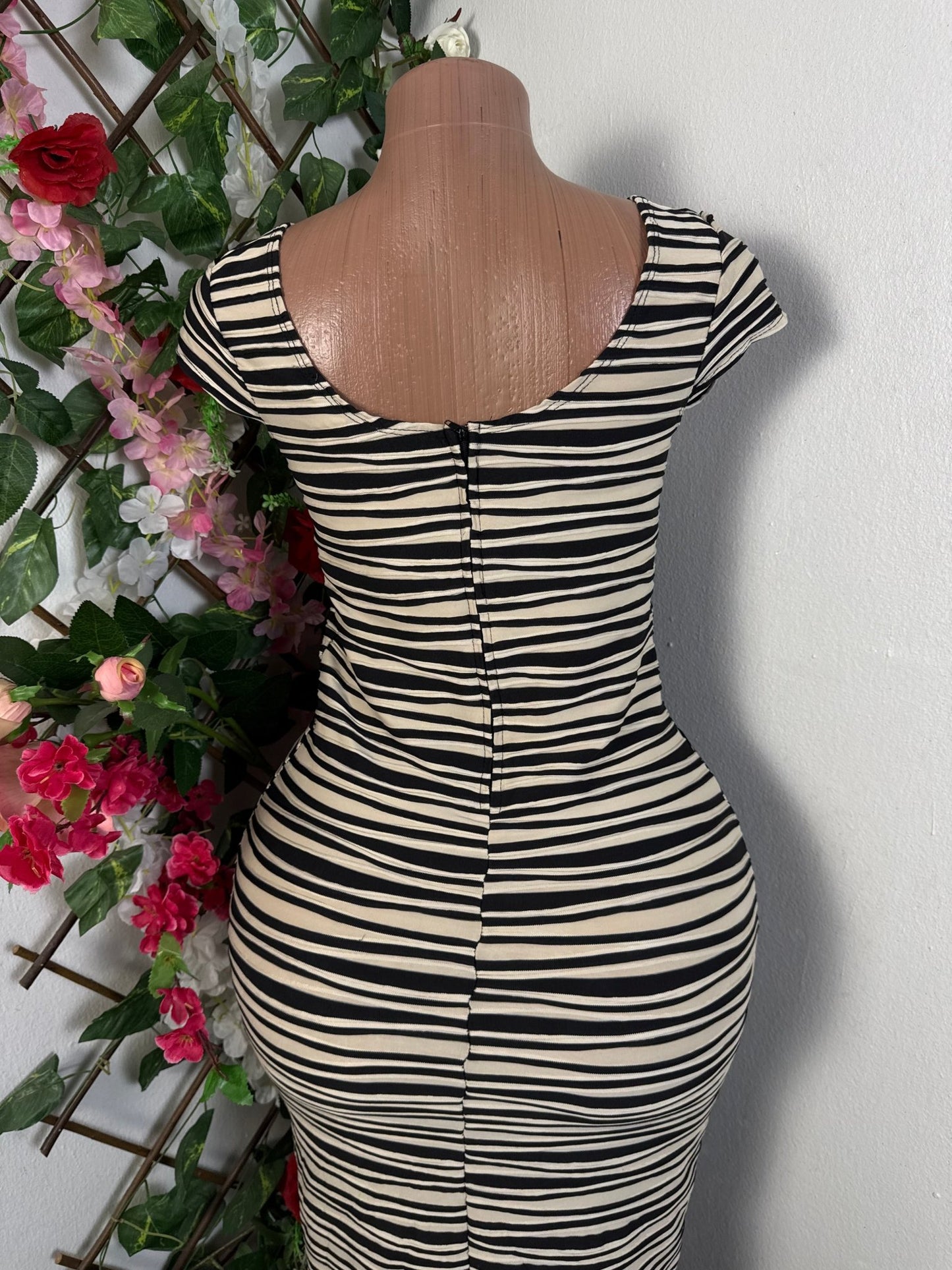 Robe mi longue colle carré - Perluna Store - kinshasa