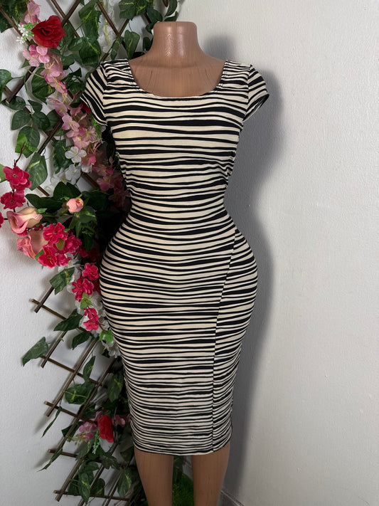 Robe mi longue colle carré - Perluna Store - kinshasa