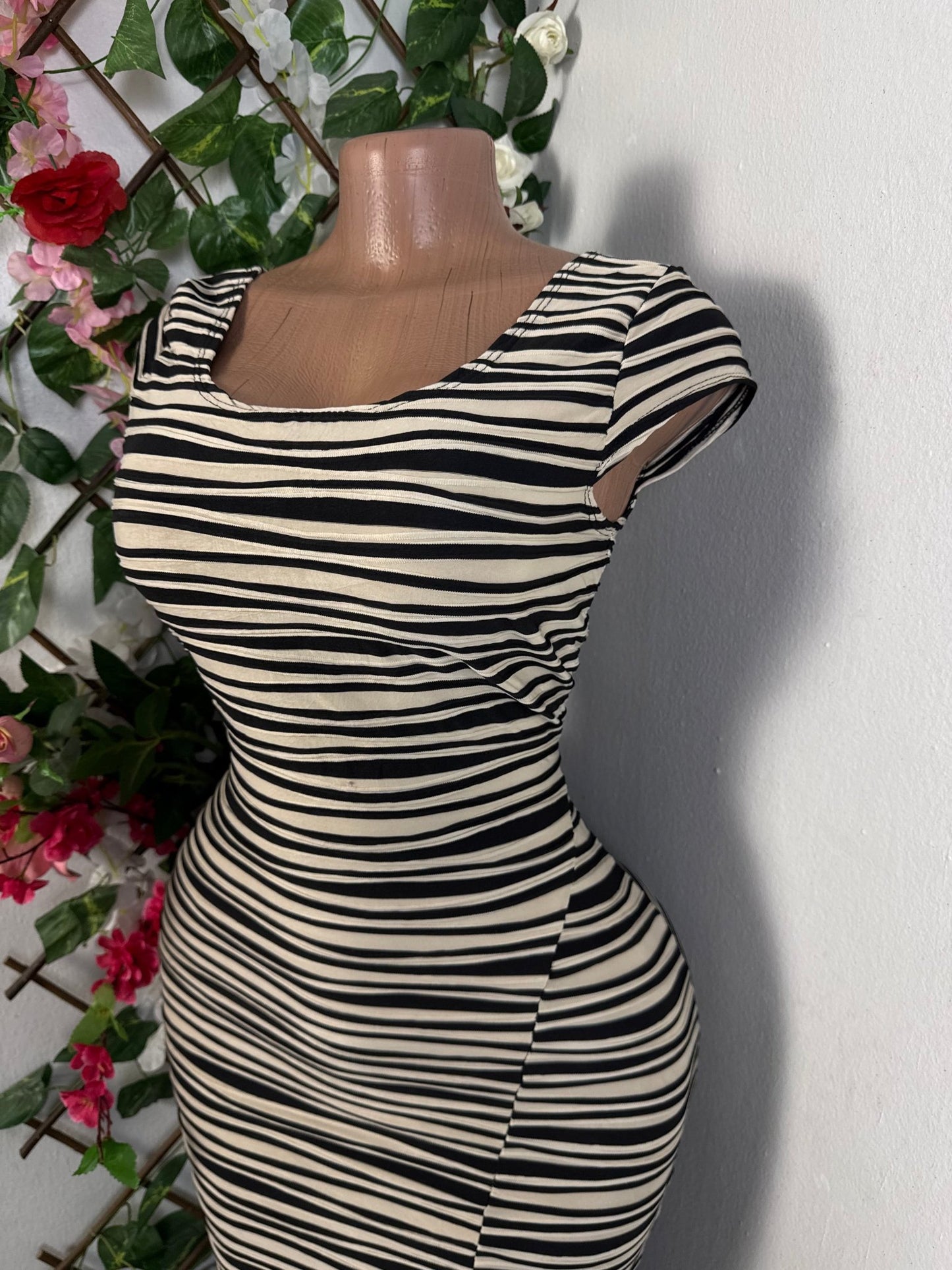 Robe mi longue colle carré - Perluna Store - kinshasa