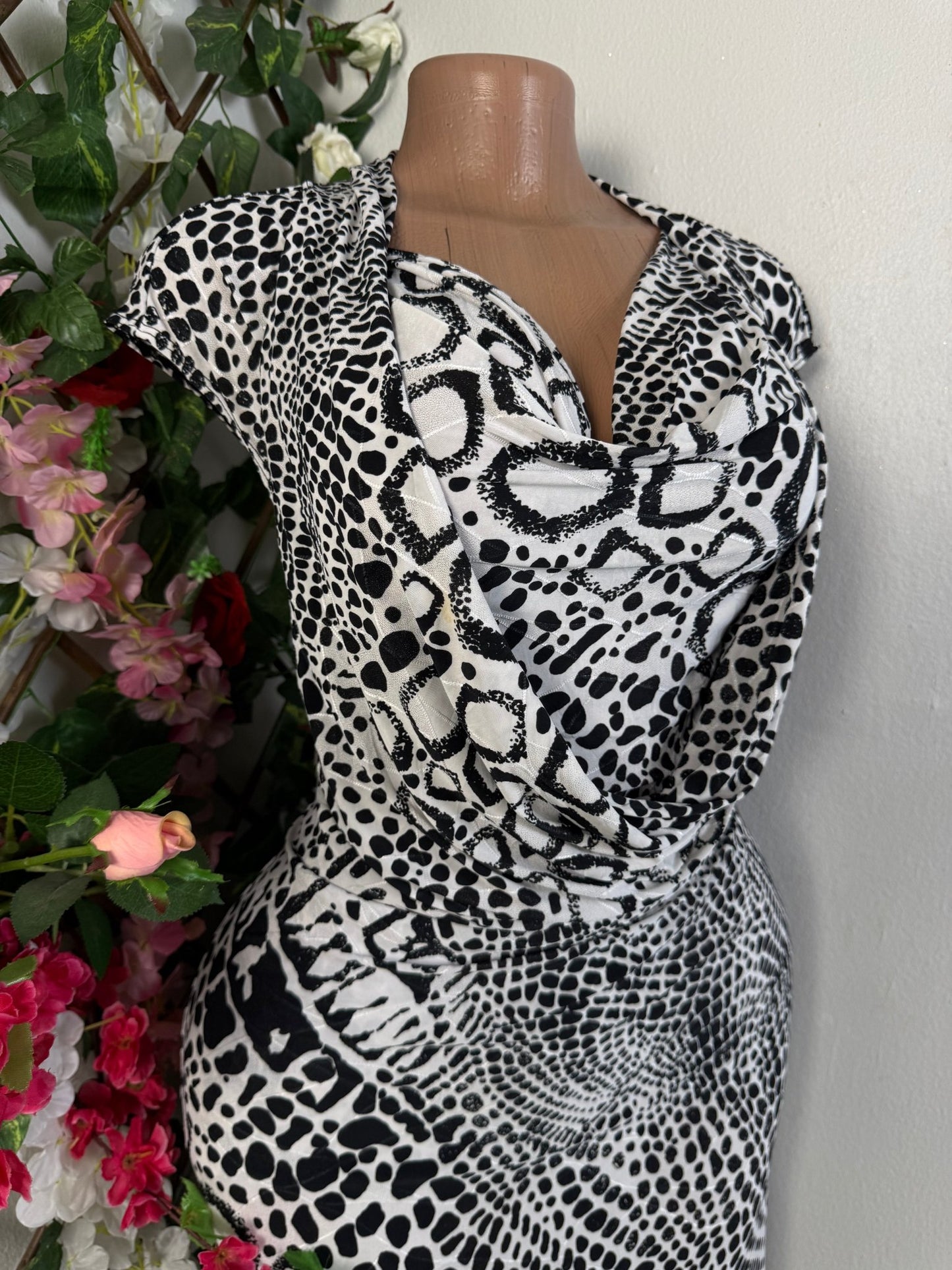 Robe mi longue décolleté drapé - Perluna Store - kinshasa