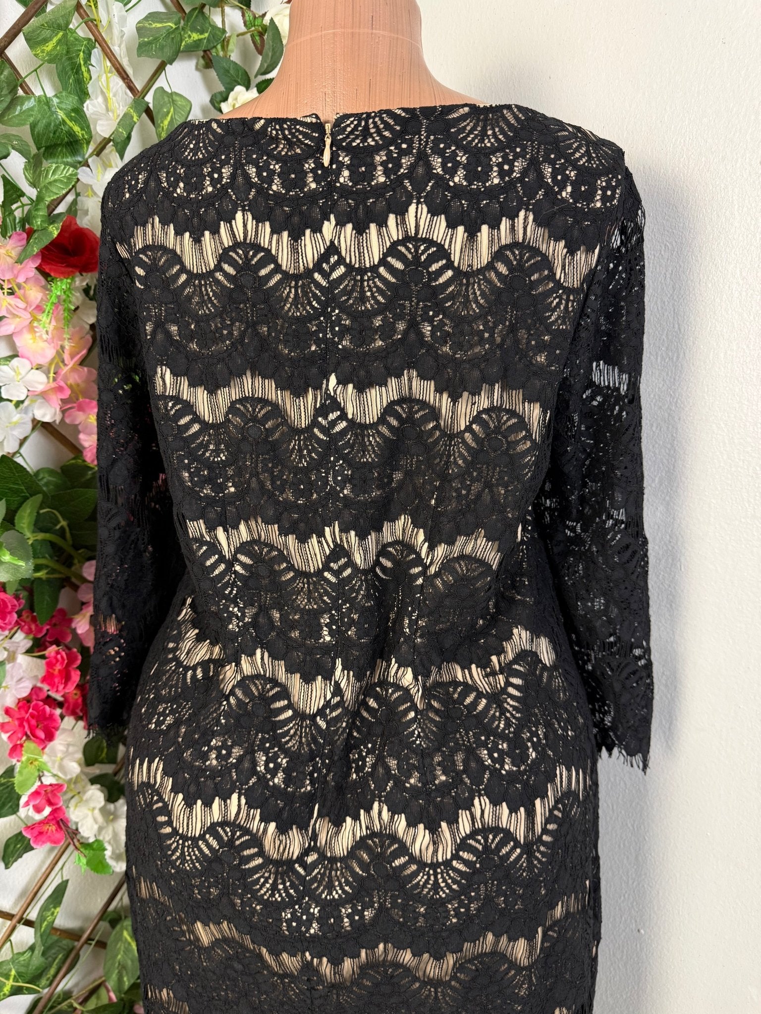 Robe mi longue en dentelle  - Perluna Store - kinshasa