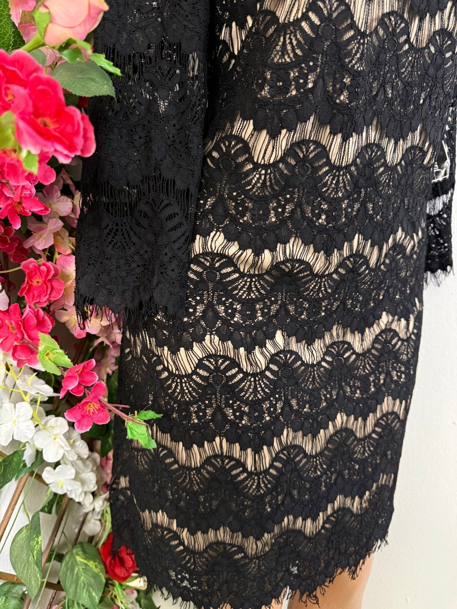 Robe mi longue en dentelle  - Perluna Store - kinshasa