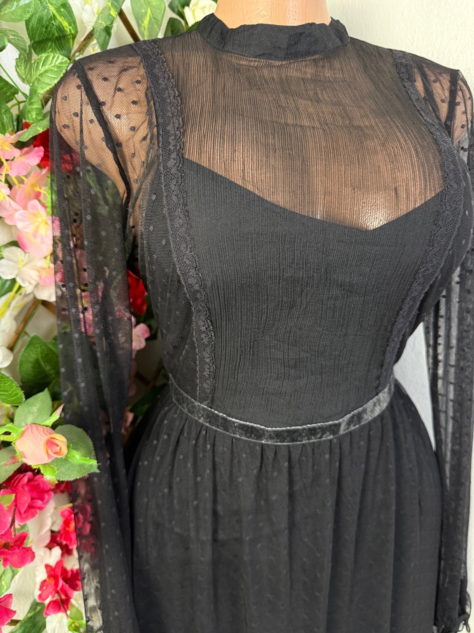 Robe mi longue en voile long manche - Perluna Store - kinshasa