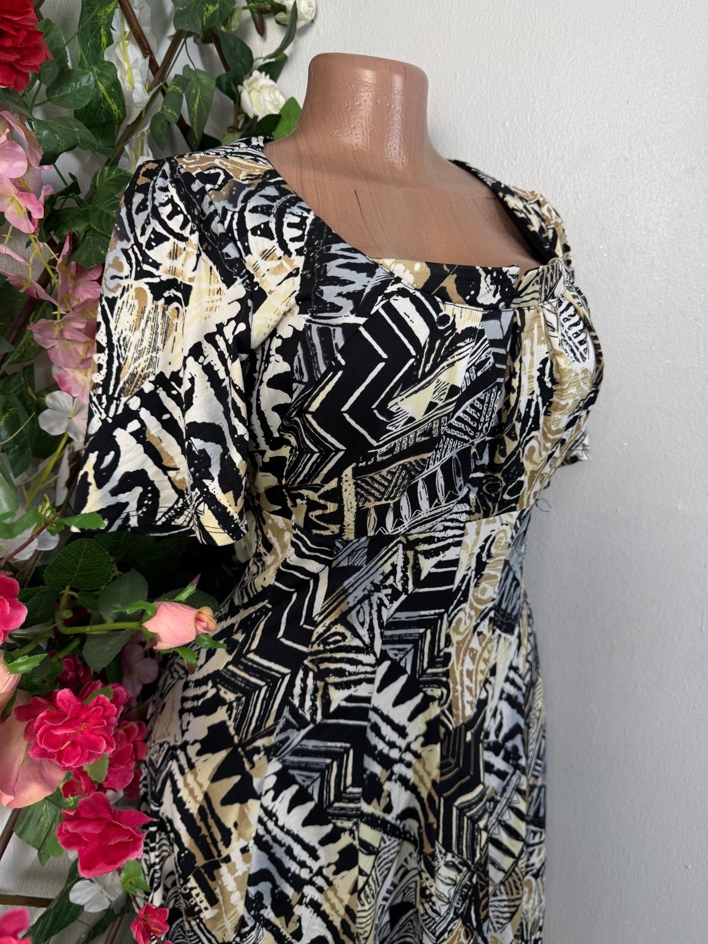 Robe mi longue évasée courte manche - Perluna Store - kinshasa