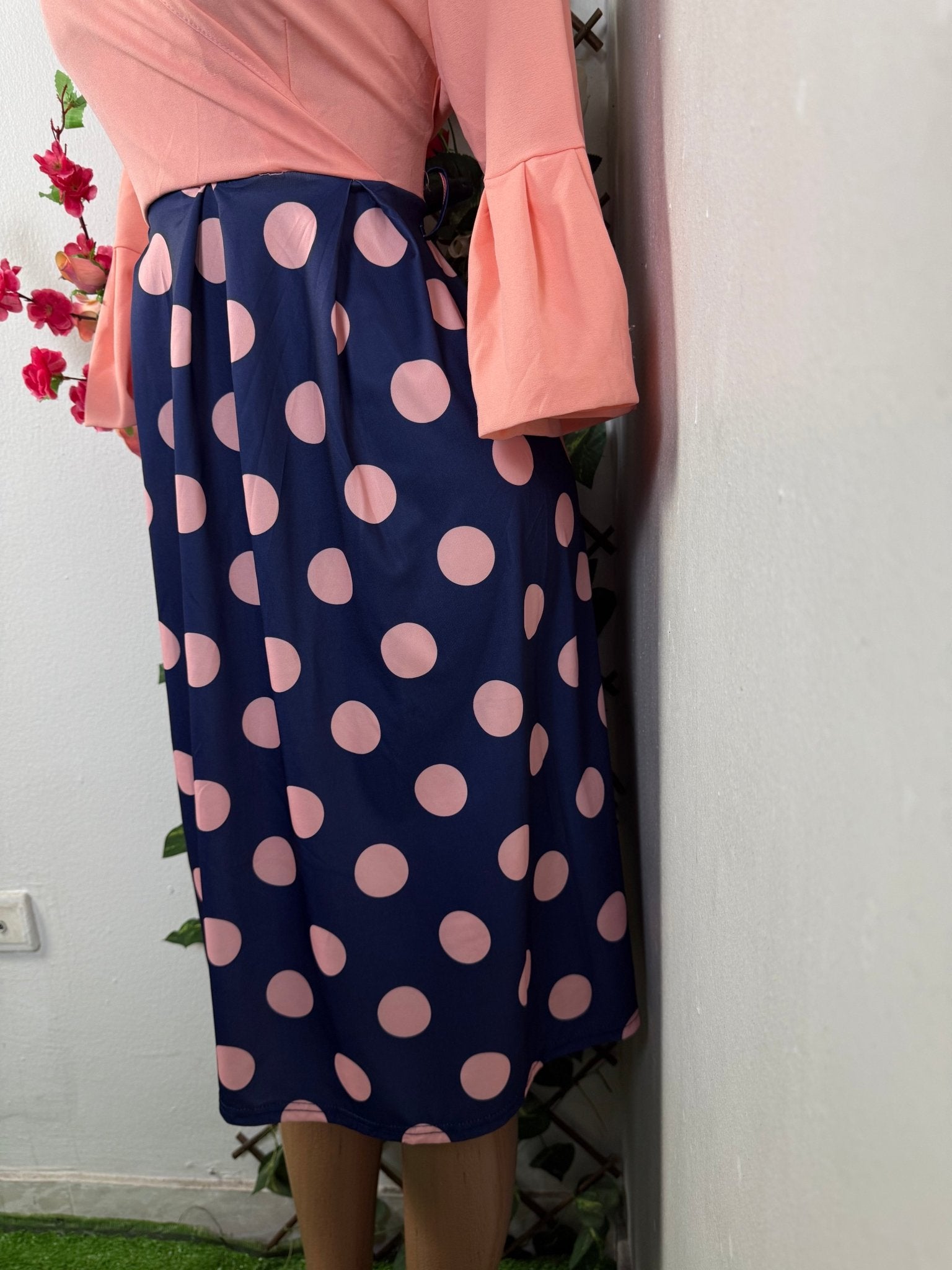 Robe mi longue évasée décolleté en v - Perluna Store - kinshasa