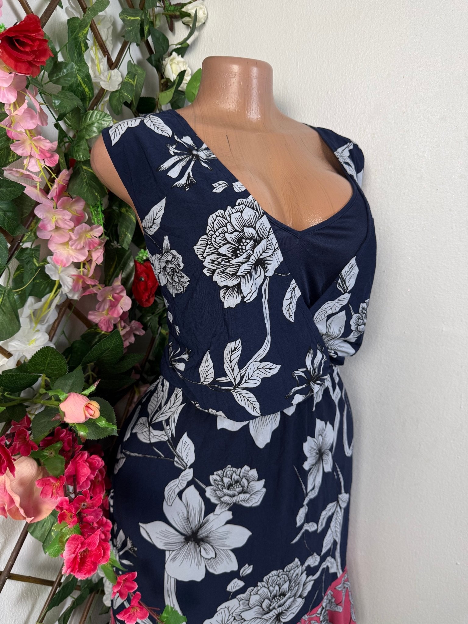 Robe mi longue évasée sans manche - Perluna Store - kinshasa