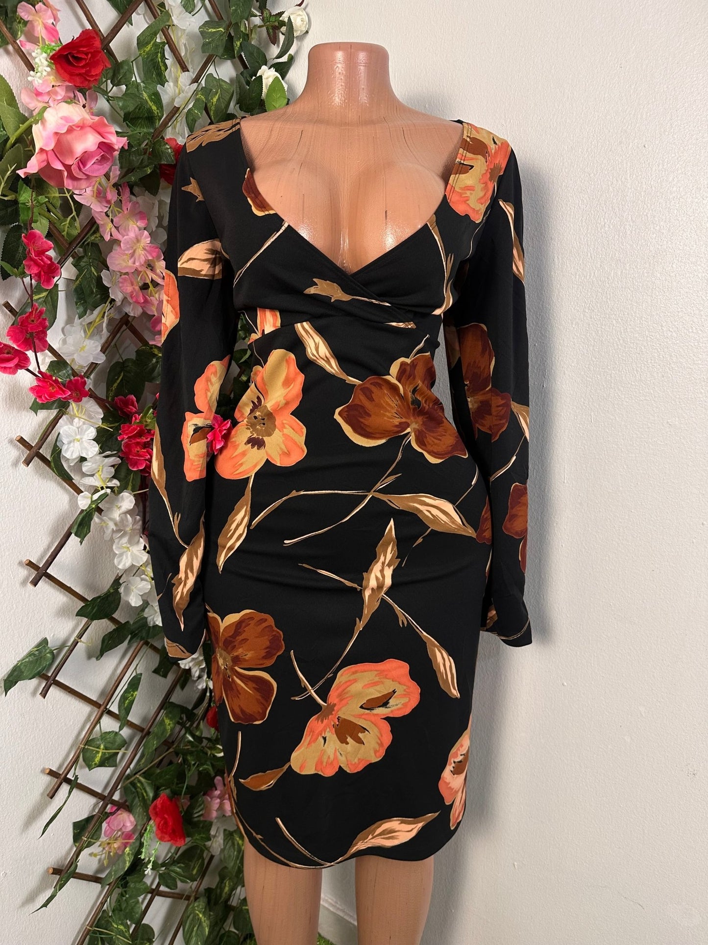 Robe mi longue imprimé floral avec large décolleté en U et longue manche - Perluna Store - kinshasa